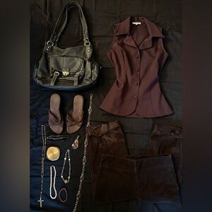 rampage burgundy sleeveless cropped buttoned top